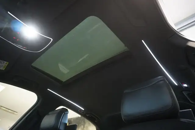 Audi A8 view 11