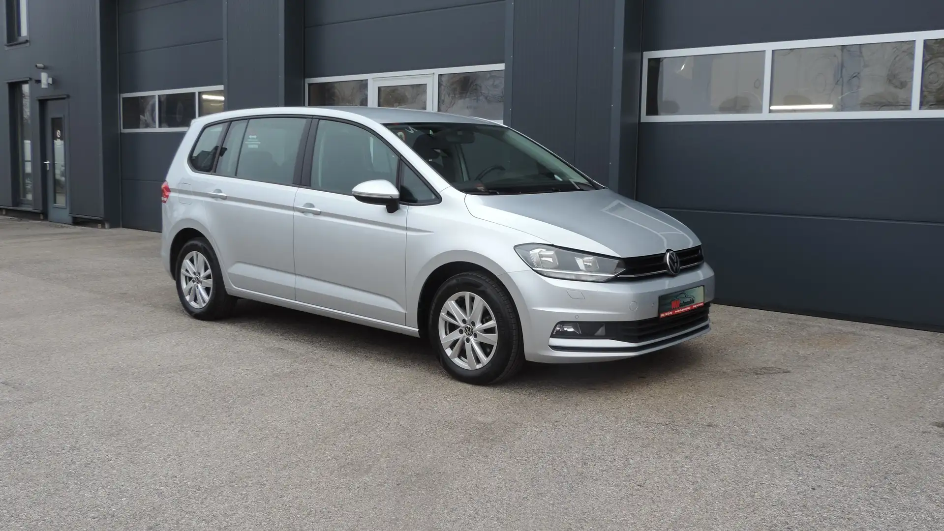 Volkswagen Touran 2.0 TDI / 7.Sitzer / 1.Besitz / Silber - 2