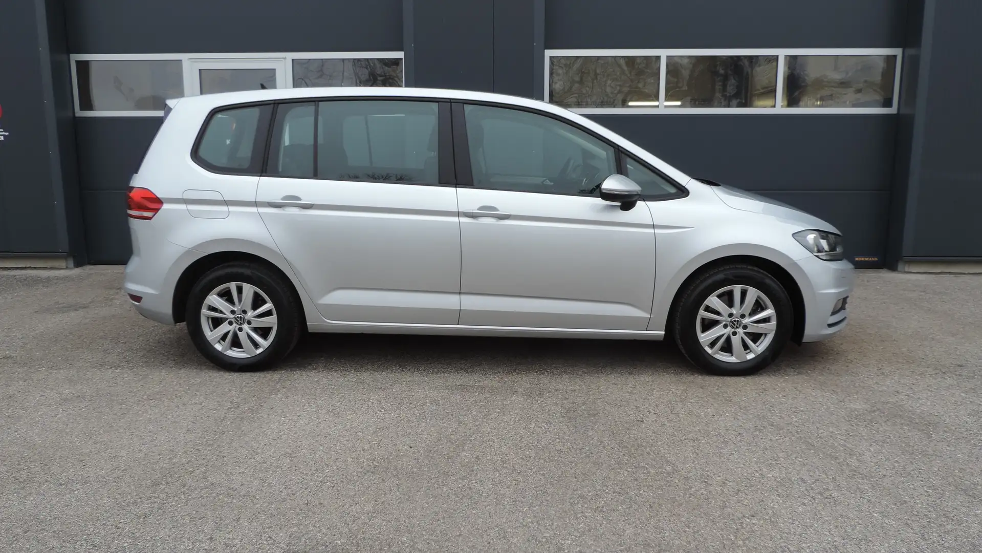 Volkswagen Touran 2.0 TDI / 7.Sitzer / 1.Besitz / Silber - 1