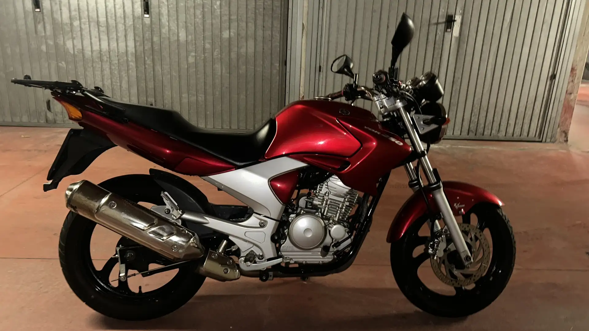 Yamaha YBR 250 Yamaha YBR 250 comoda-consumi ridotti. Trattabile - 1