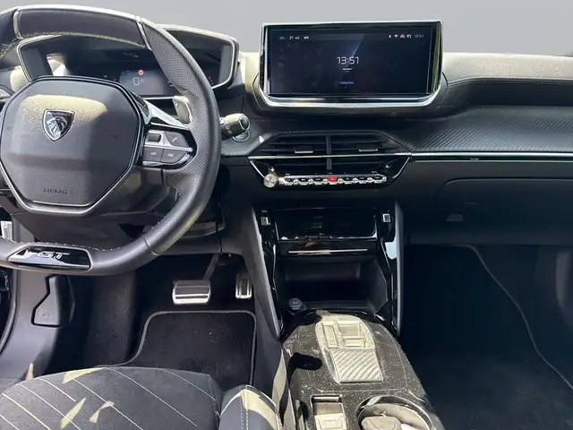 Peugeot 2008 view 11