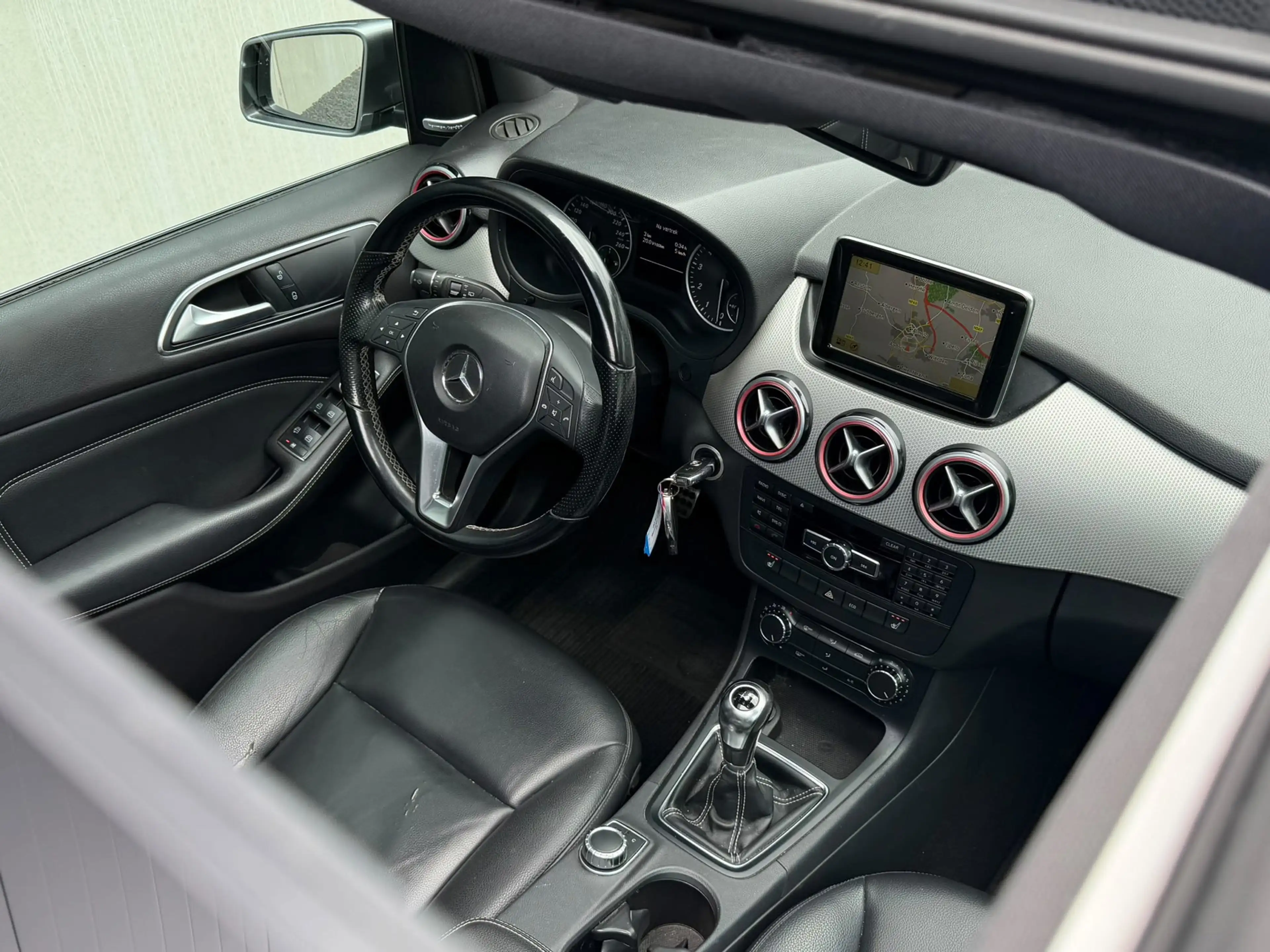 Mercedes-Benz B 180 Ambition|Leer|Panoramadak|RIjklaar — photo 3