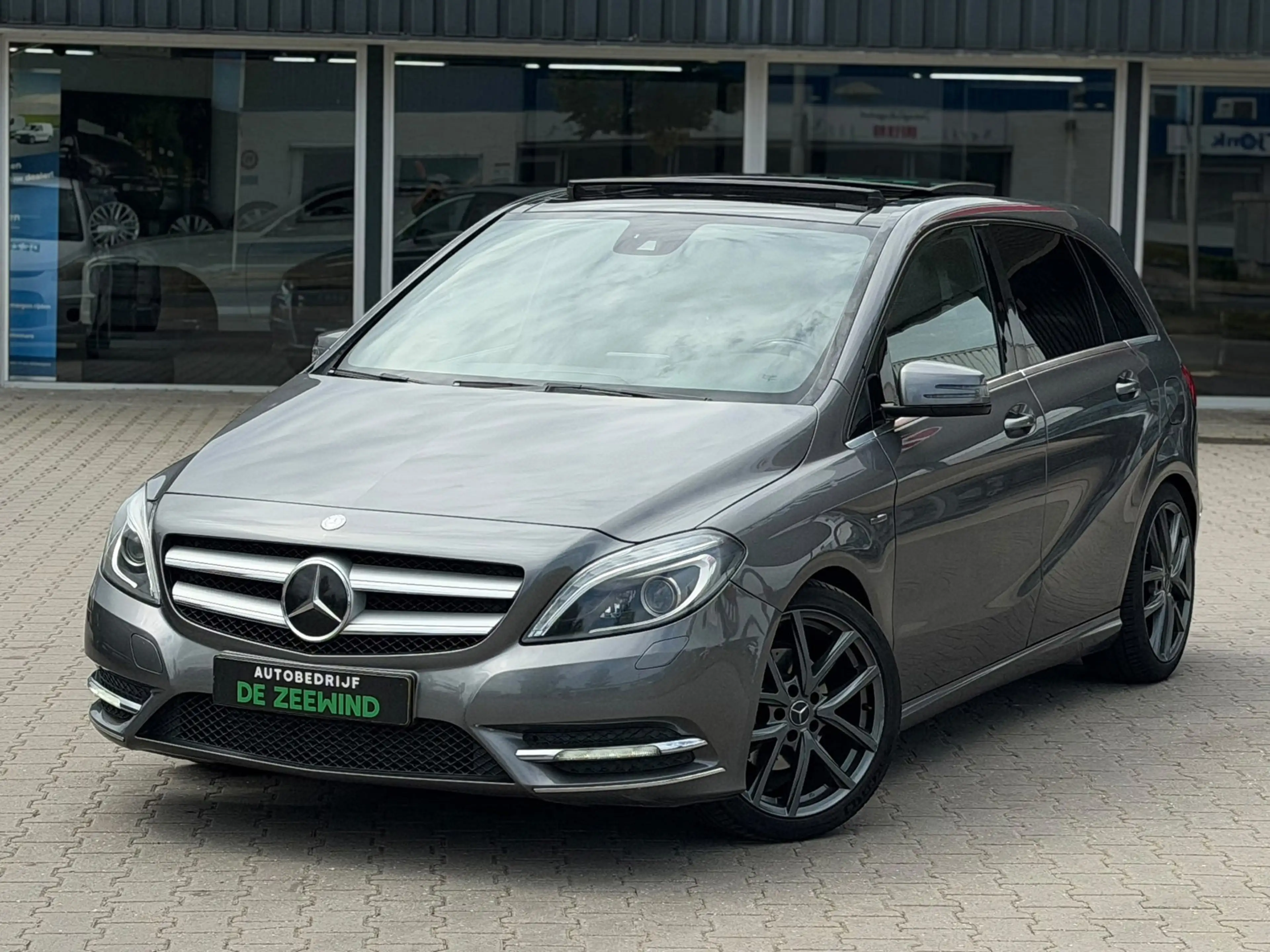 Mercedes-Benz B 180 Ambition|Leer|Panoramadak|RIjklaar — photo 2