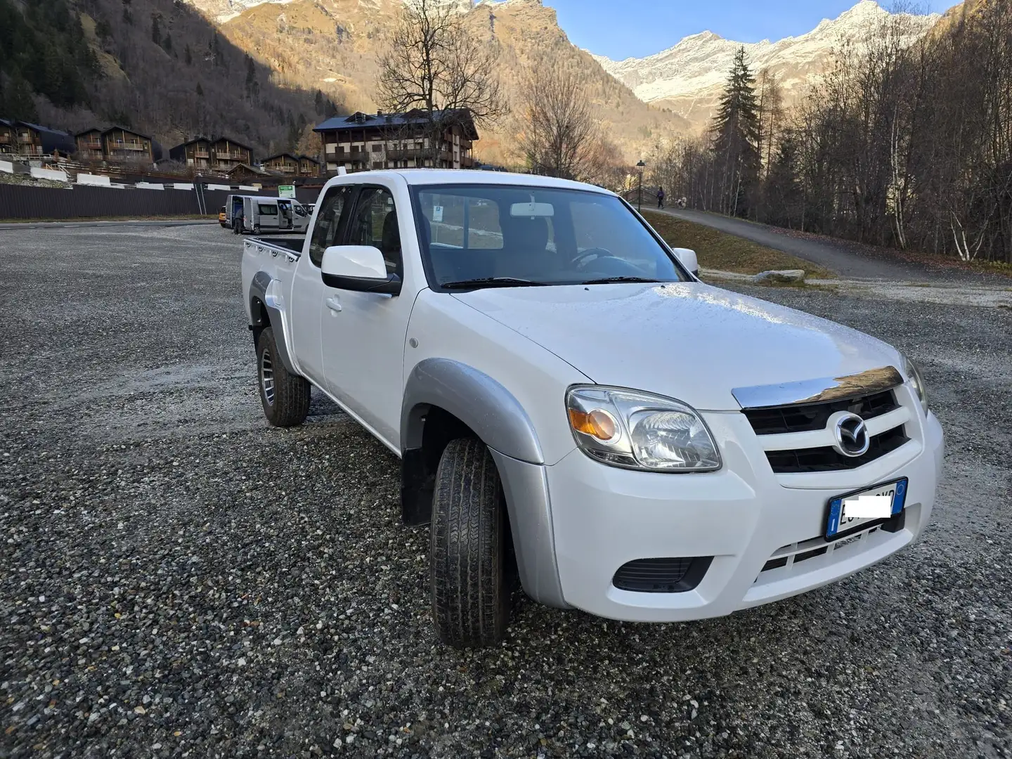 Mazda BT-50 Pick Up BT-50 2.5 td freestyle cab Hot 143cv Blanc - 1
