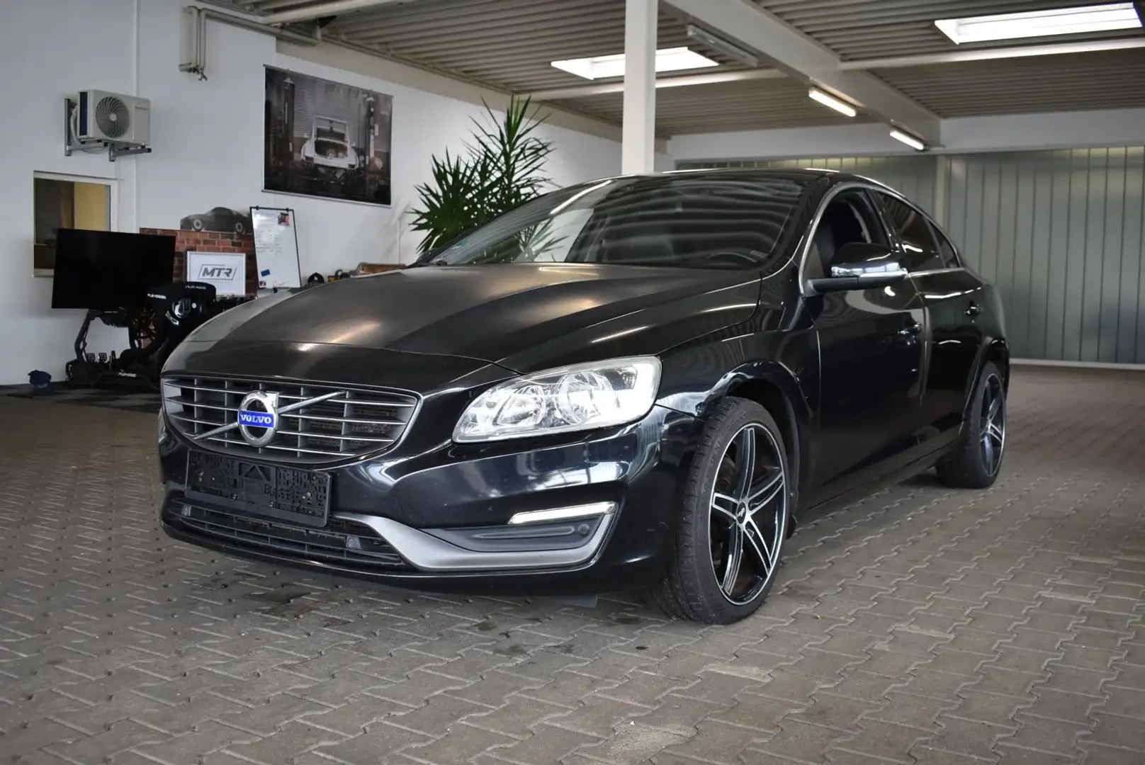Volvo S60 0 D4 2.0 Momentum Navi Leder 8-fach Schwarz - 1