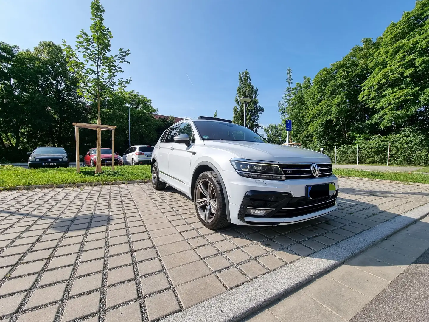 Volkswagen Tiguan Allspace 2.0 TDI 4MotionR-Line 4Motion Kamera Pano Metallic Weiß - 2