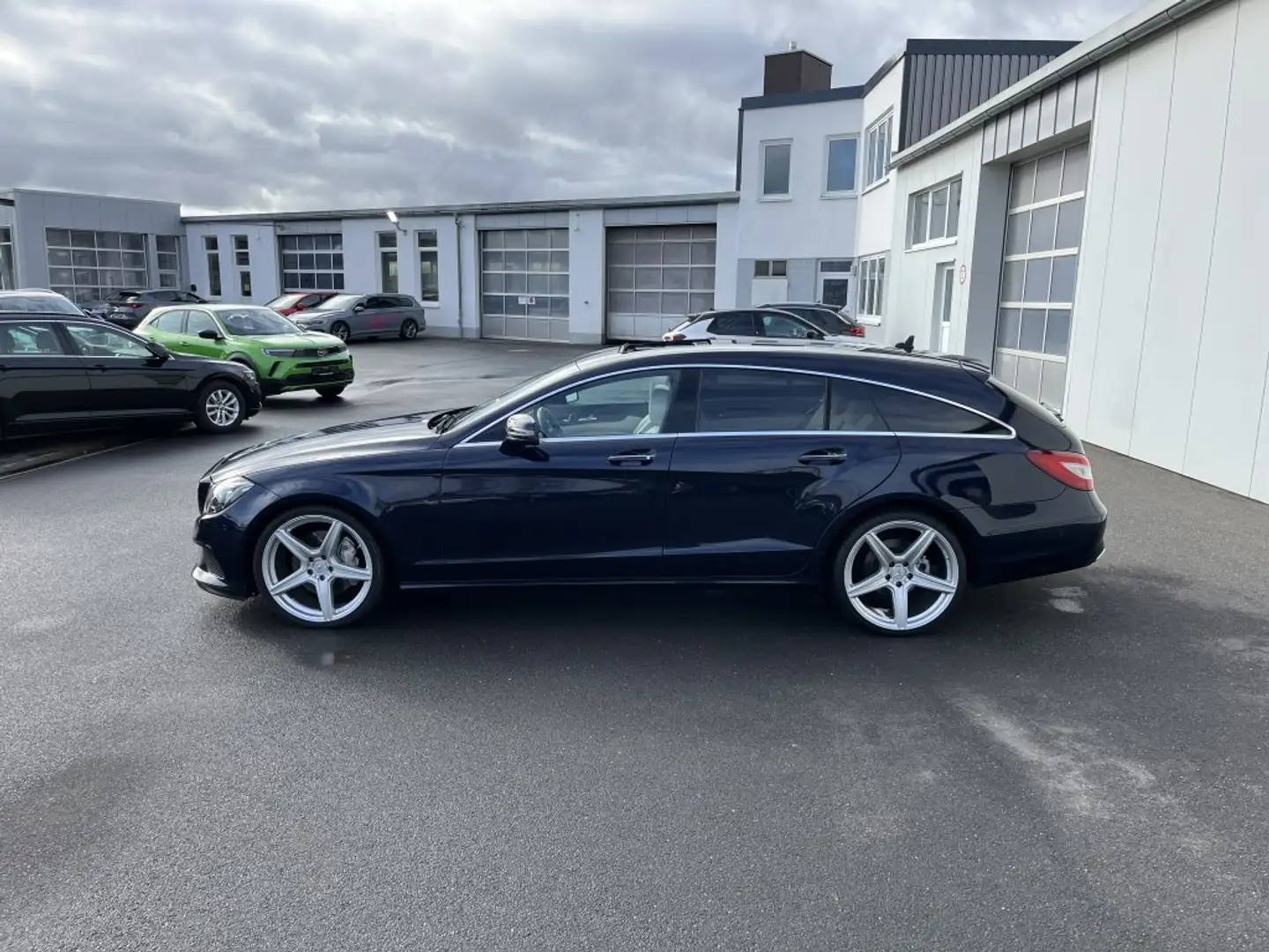 Mercedes-Benz CLS 350 Shooting Brake 9G-Tronic Navi ACC STHZ LED SHZ Azul - 2