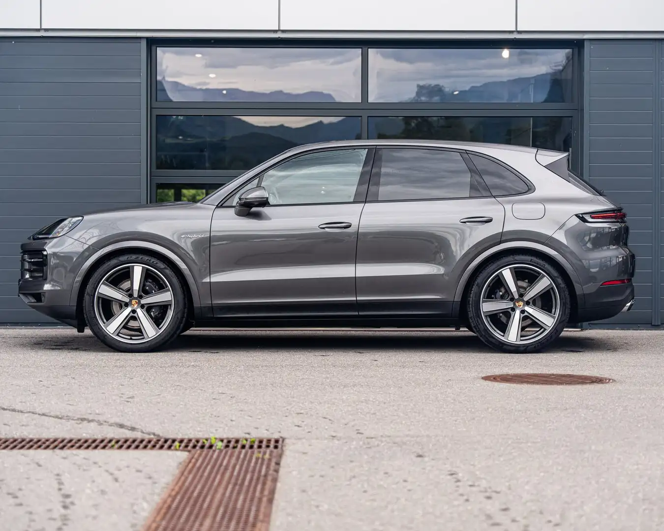 Porsche Cayenne E-Hybrid Grijs - 2