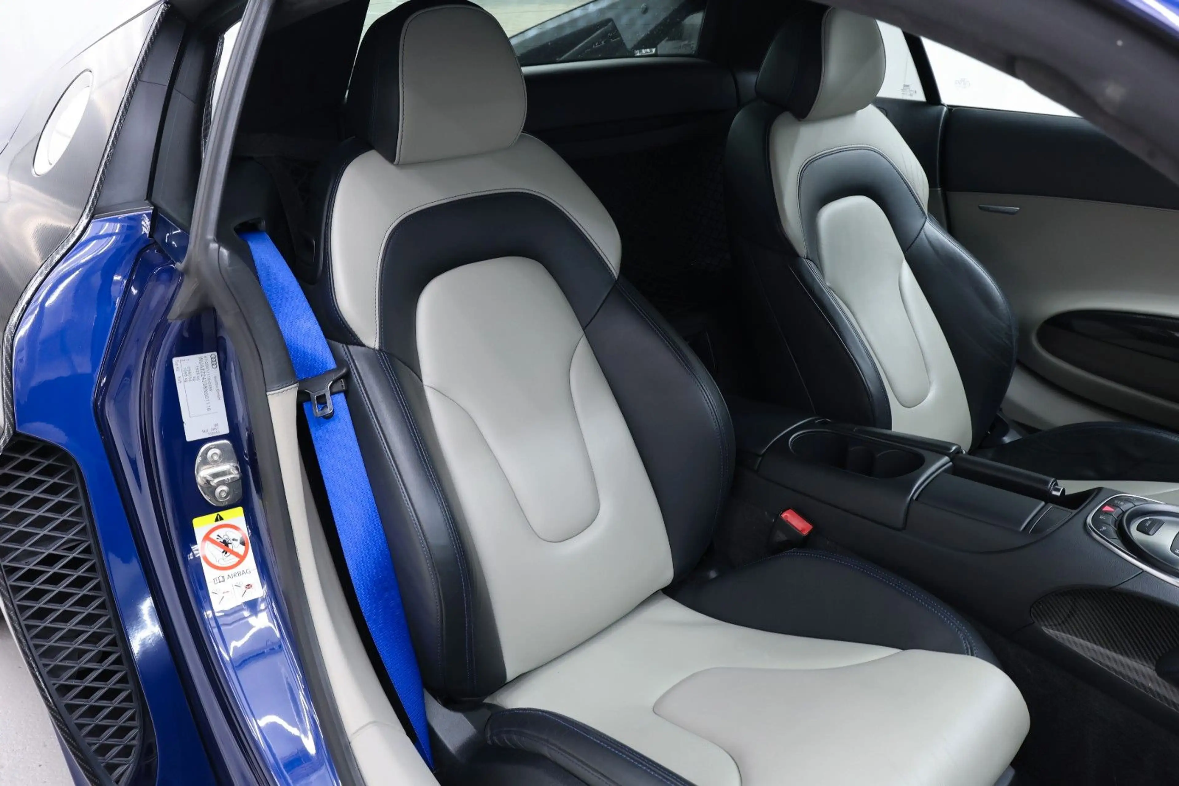Audi R8 Coupe 5.2 V10 Audi Exclusive Carbon Scheckhef — photo 23
