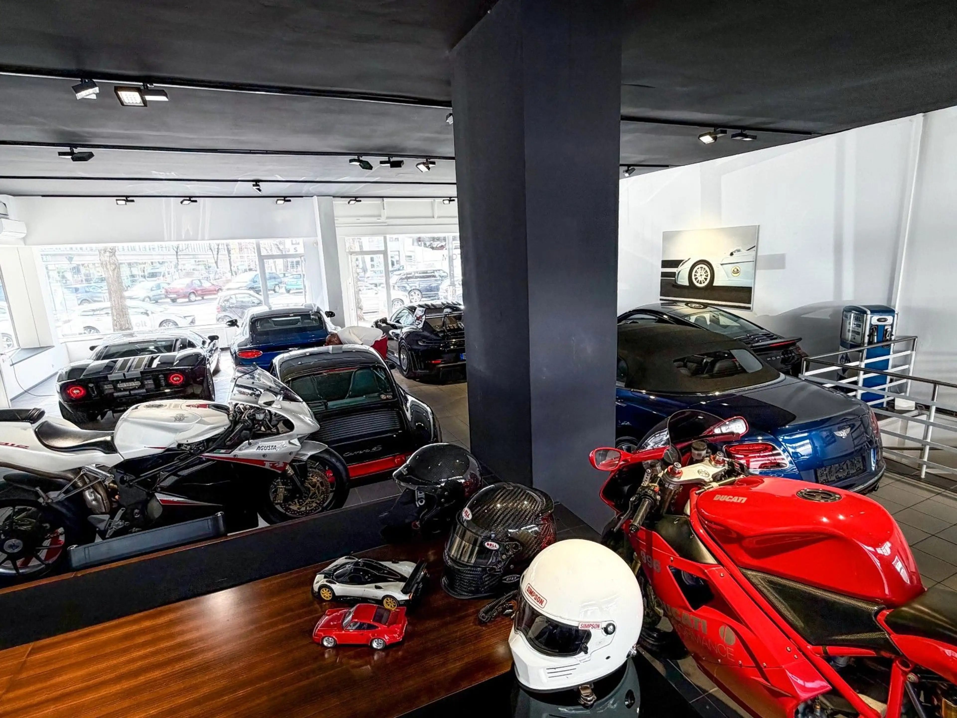 Audi R8 Coupe 5.2 V10 Audi Exclusive Carbon Scheckhef — photo 29