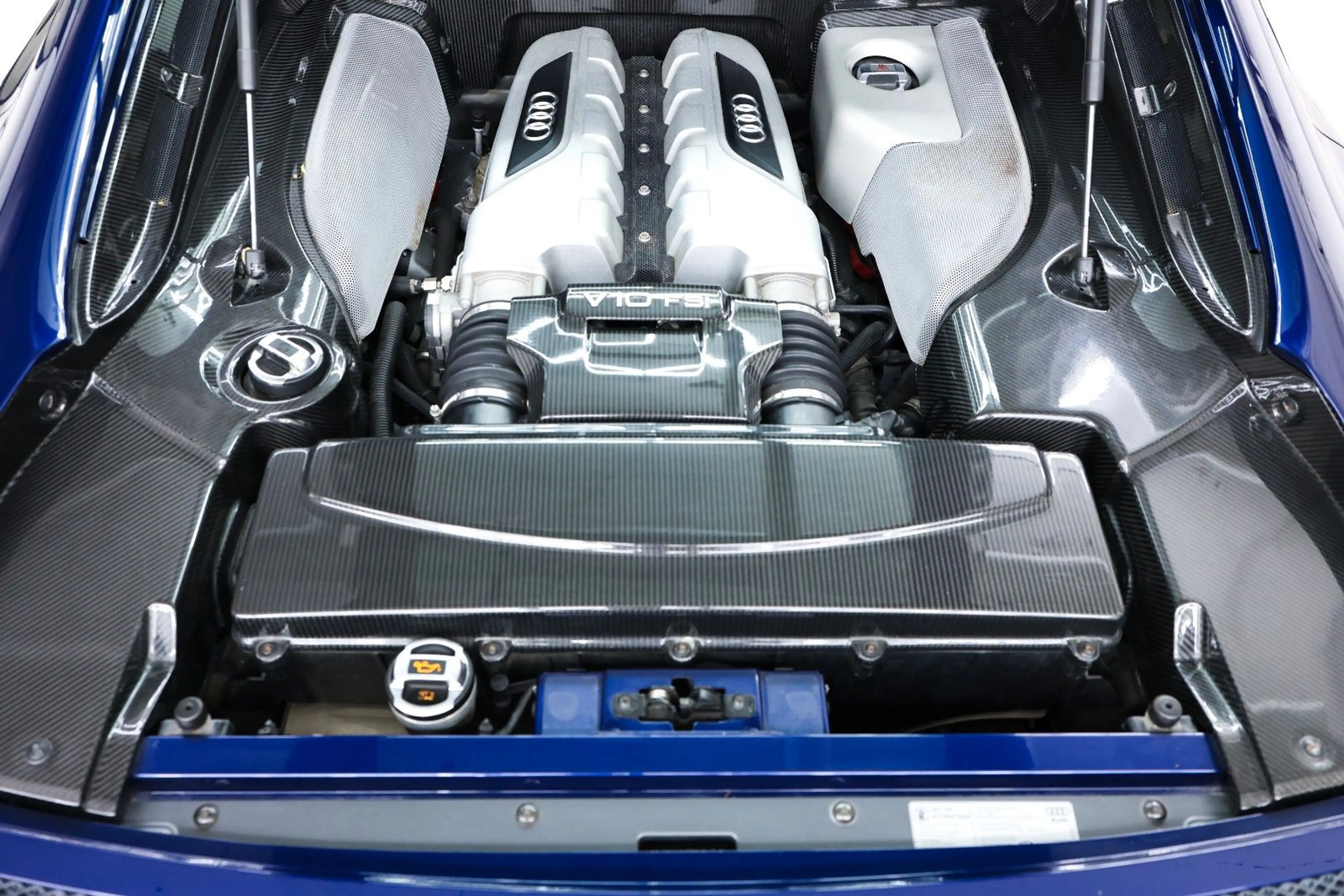 Audi R8 Coupe 5.2 V10 Audi Exclusive Carbon Scheckhef — photo 26