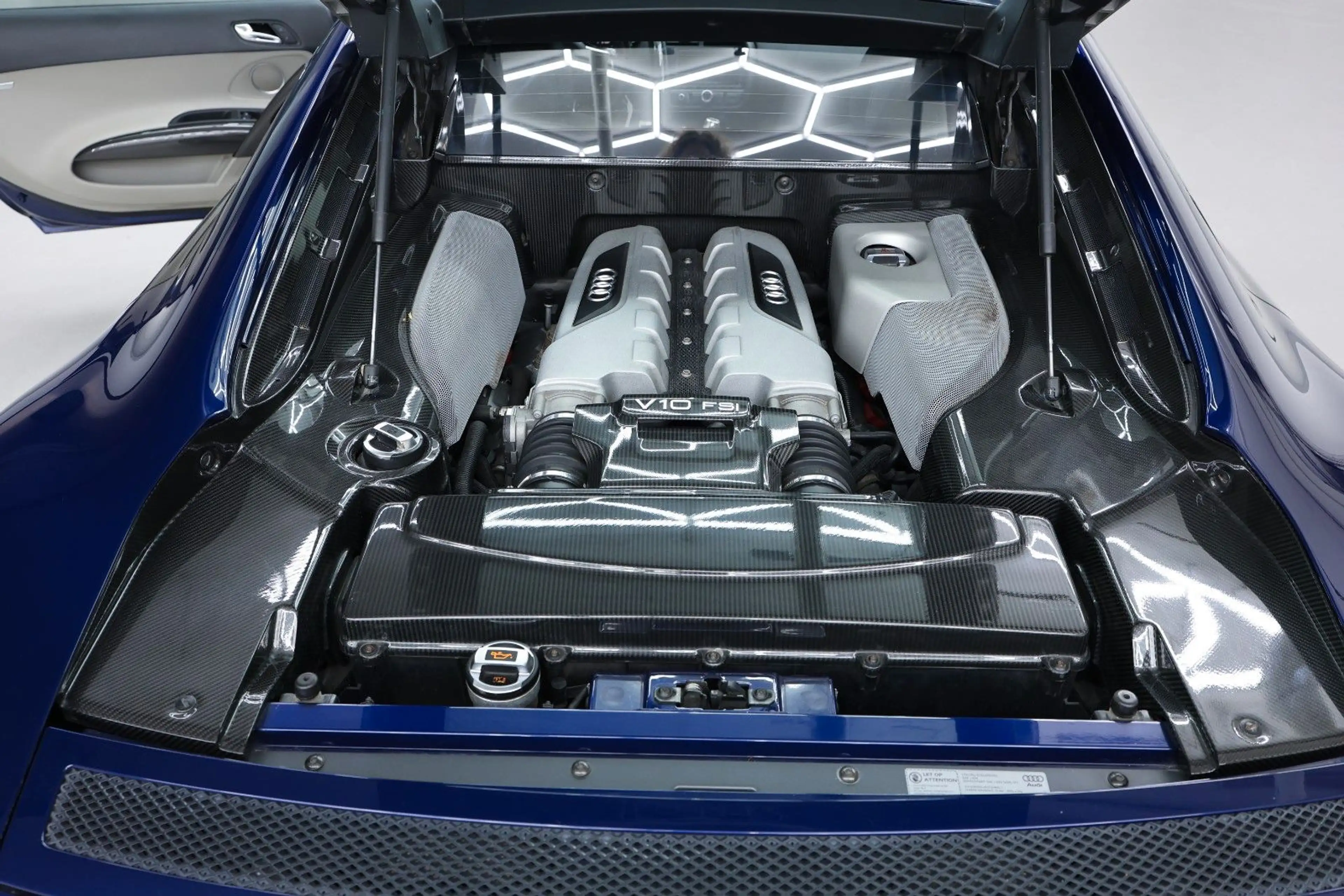 Audi R8 Coupe 5.2 V10 Audi Exclusive Carbon Scheckhef — photo 25