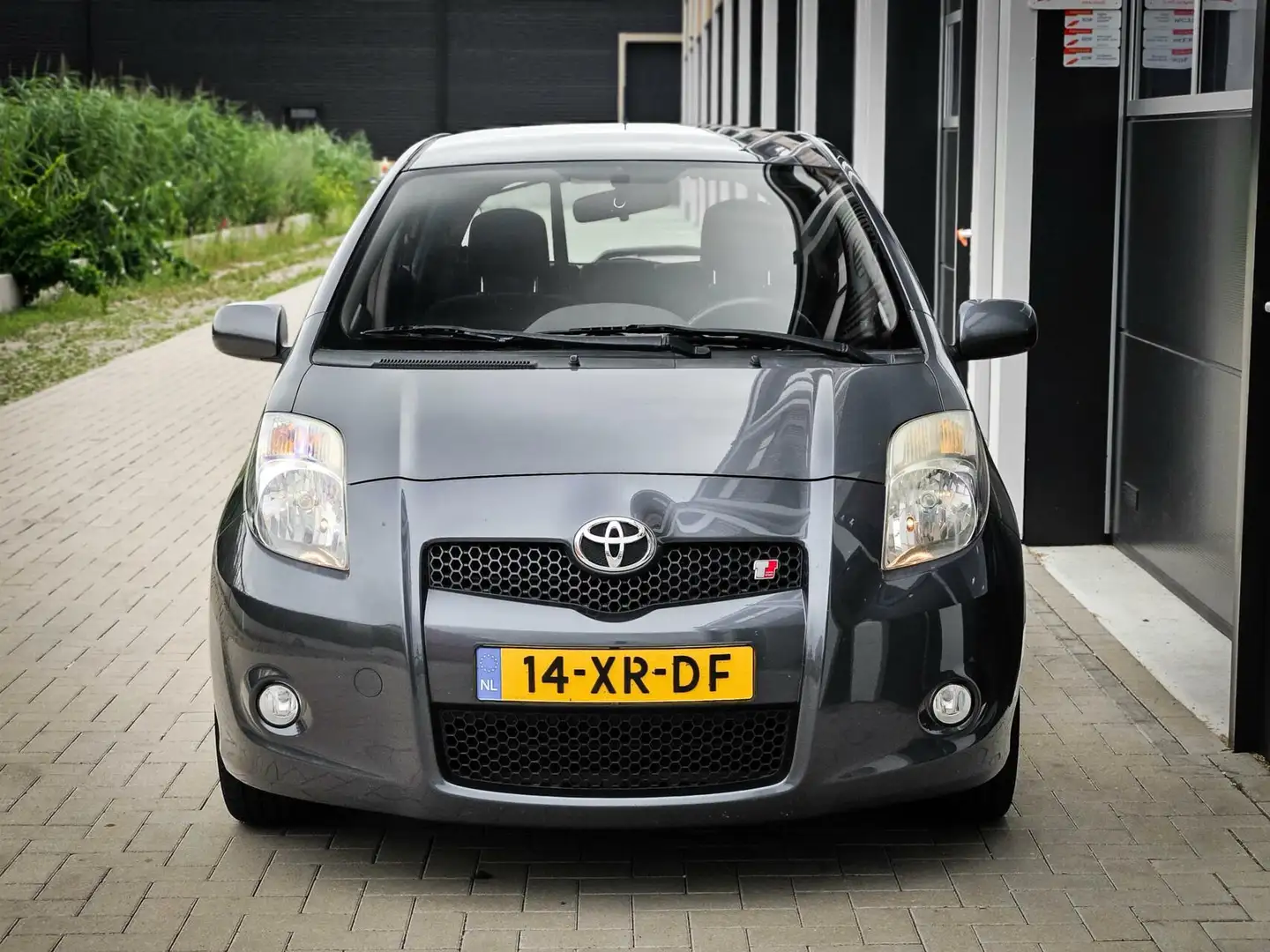 Toyota Yaris 1.8 VVTi TS 133pk | KEYLESS | AIRCO | ORG. NL | SC Gris - 2