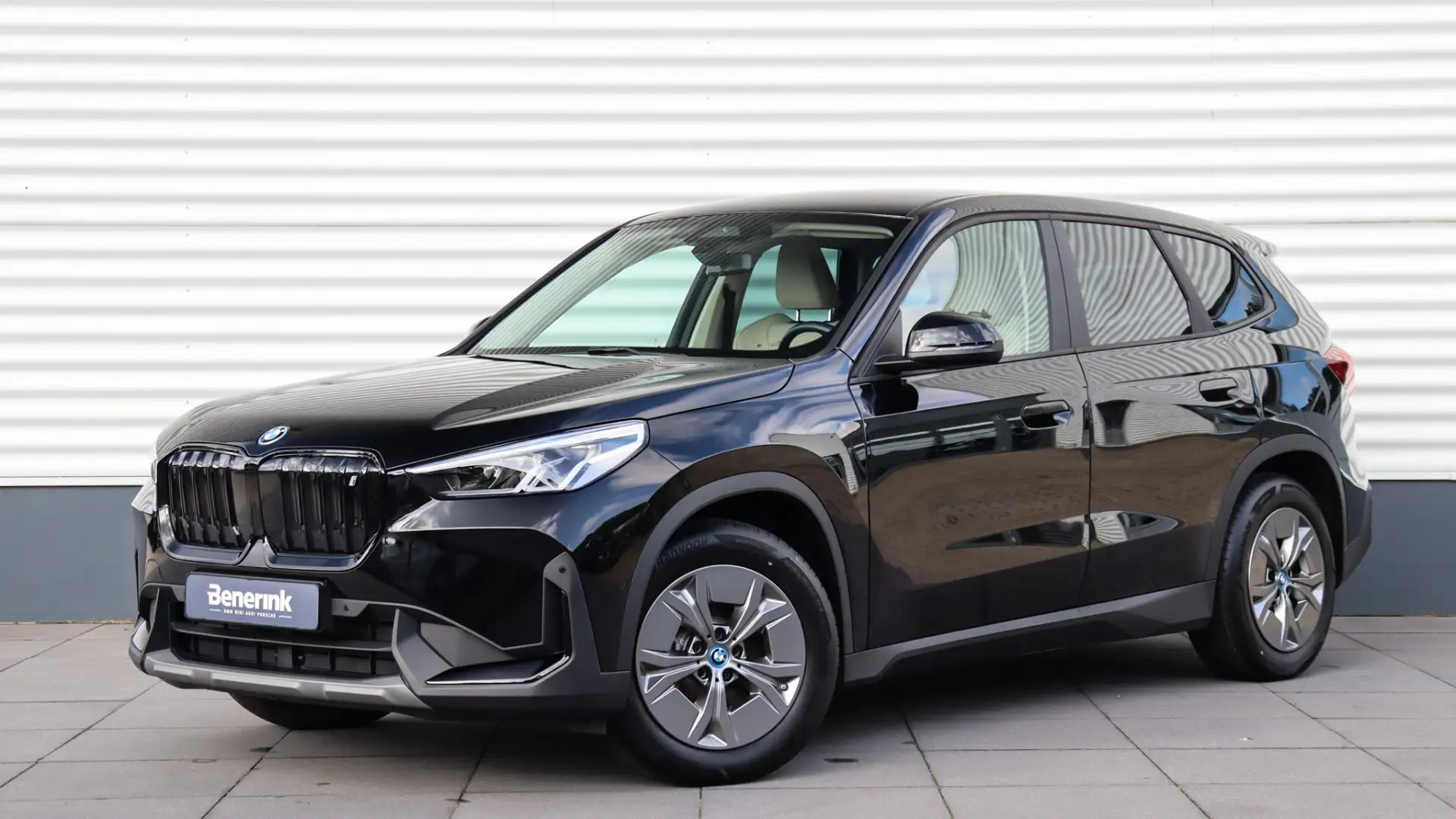 BMW iX1 xDrive30 Launch Edition | Achteruitrijcamera | Wid Fekete - 1