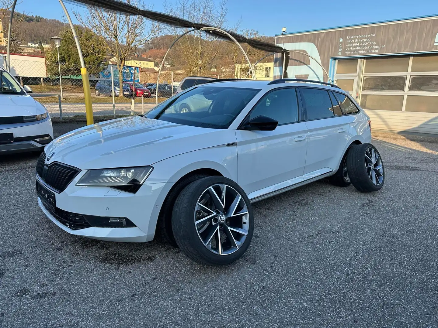 Skoda Superb Kombi 2,0 TDI Sportline DSG Xenon-ACC-Kamera Weiß - 1