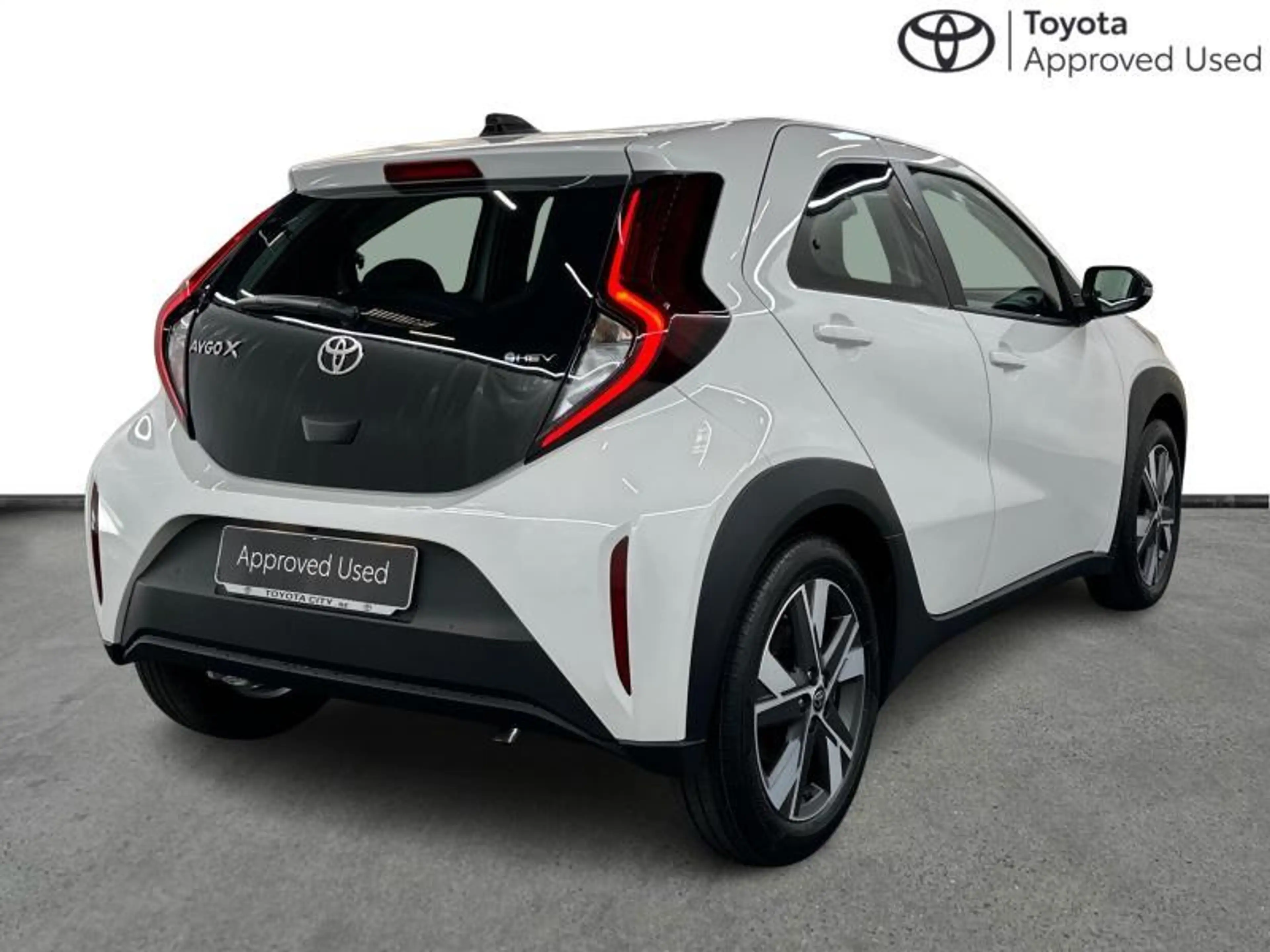 Toyota Aygo X 116hp HEV Comfort | heated seats — photo 17