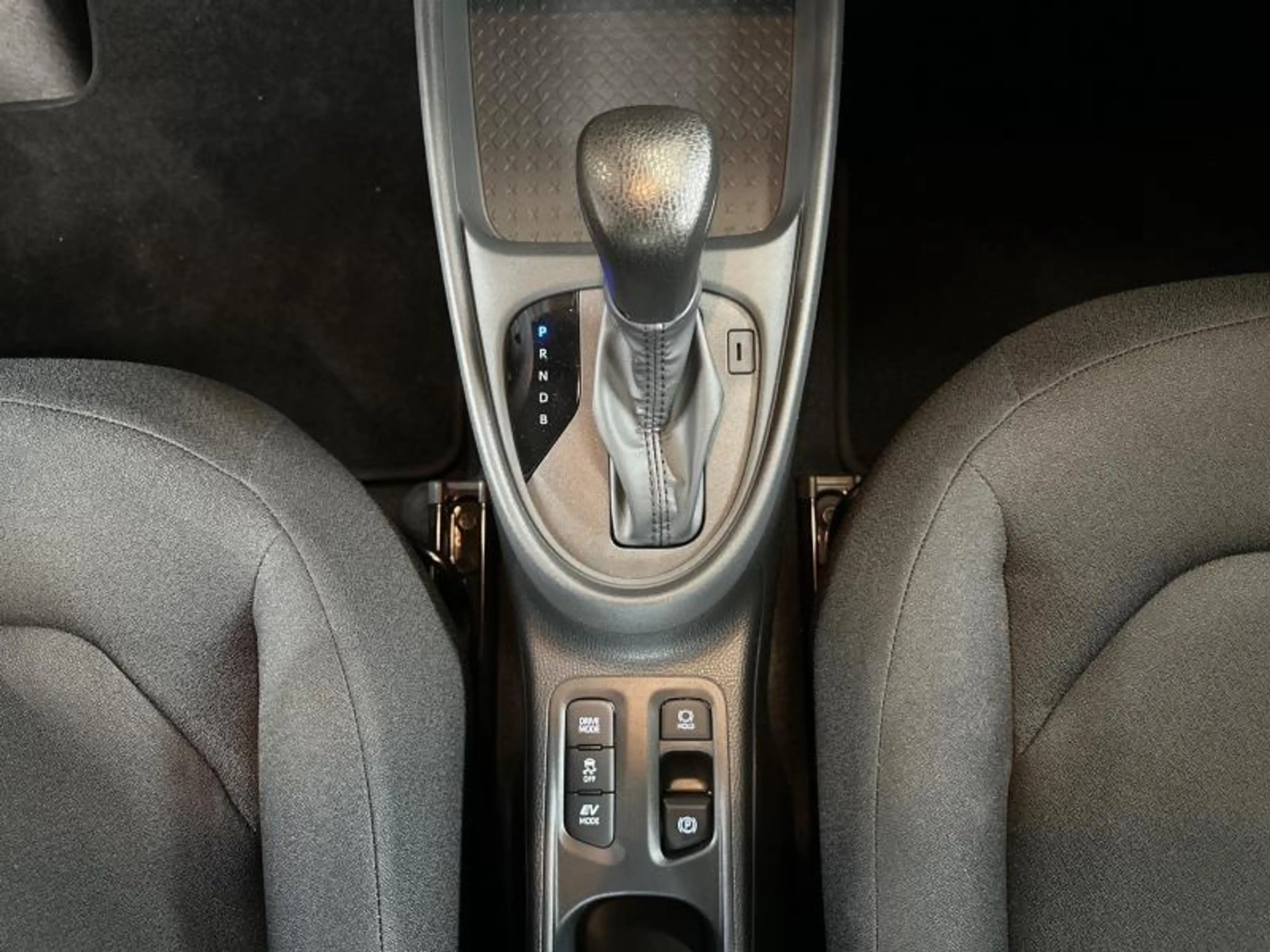 Toyota Aygo X 116hp HEV Comfort | heated seats — photo 22