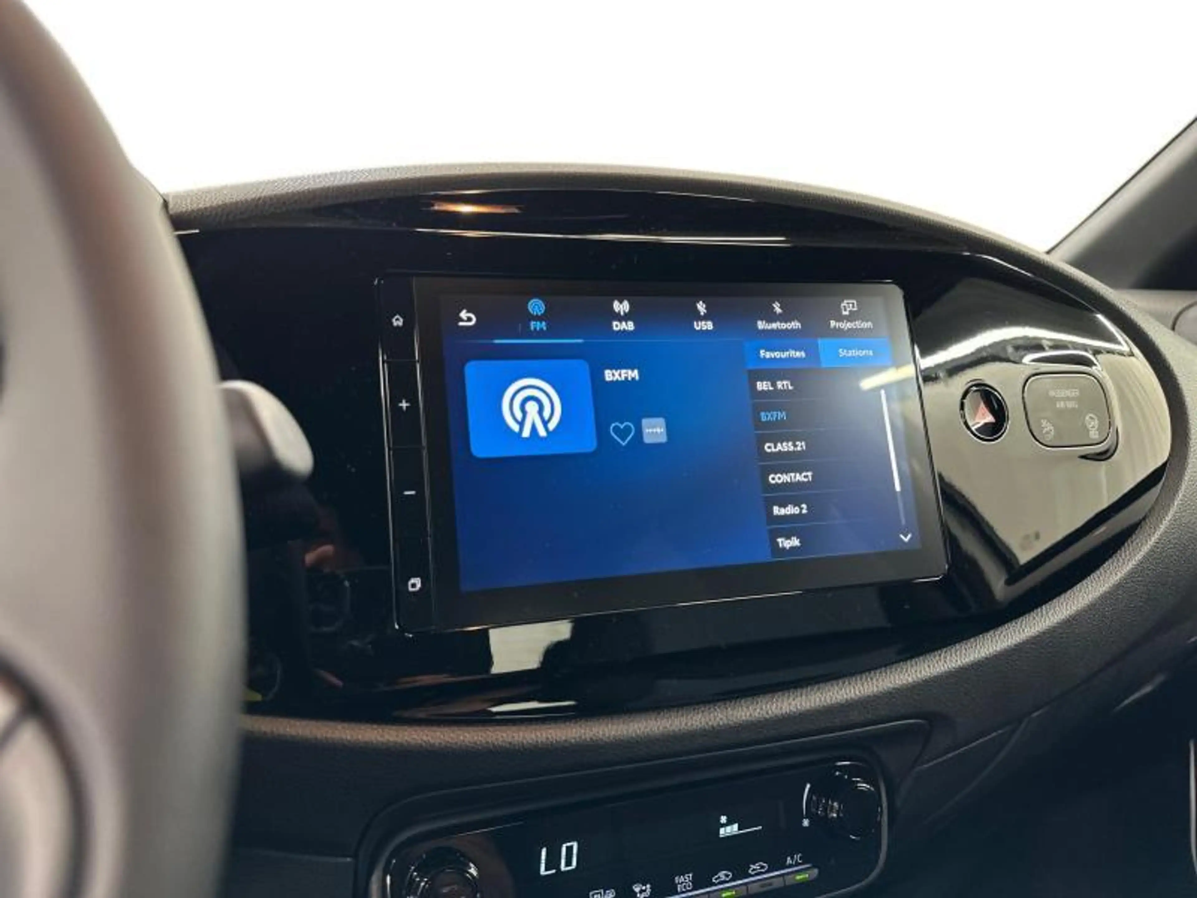 Toyota Aygo X 116hp HEV Comfort | heated seats — photo 13