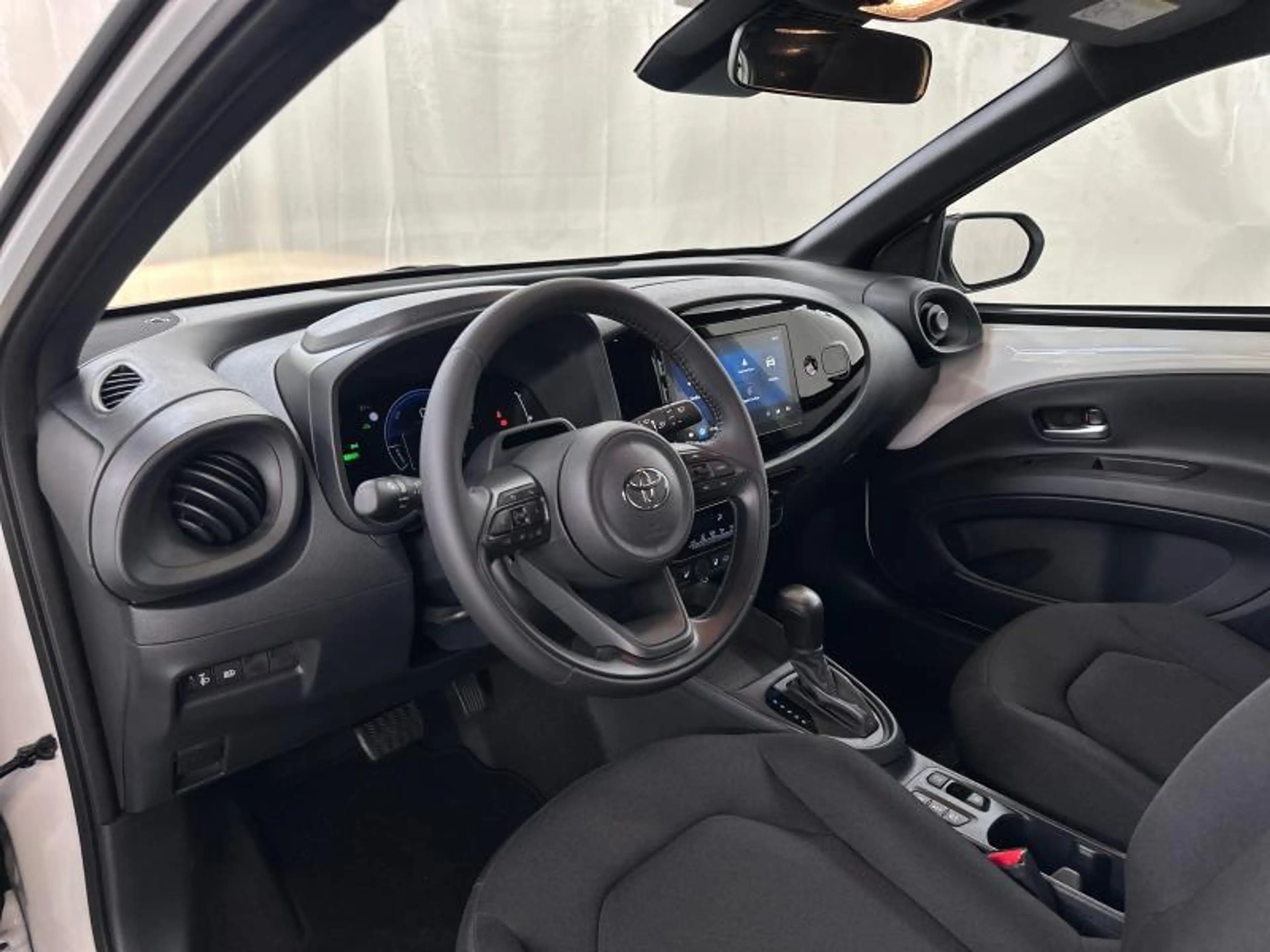 Toyota Aygo X 116hp HEV Comfort | heated seats — photo 19