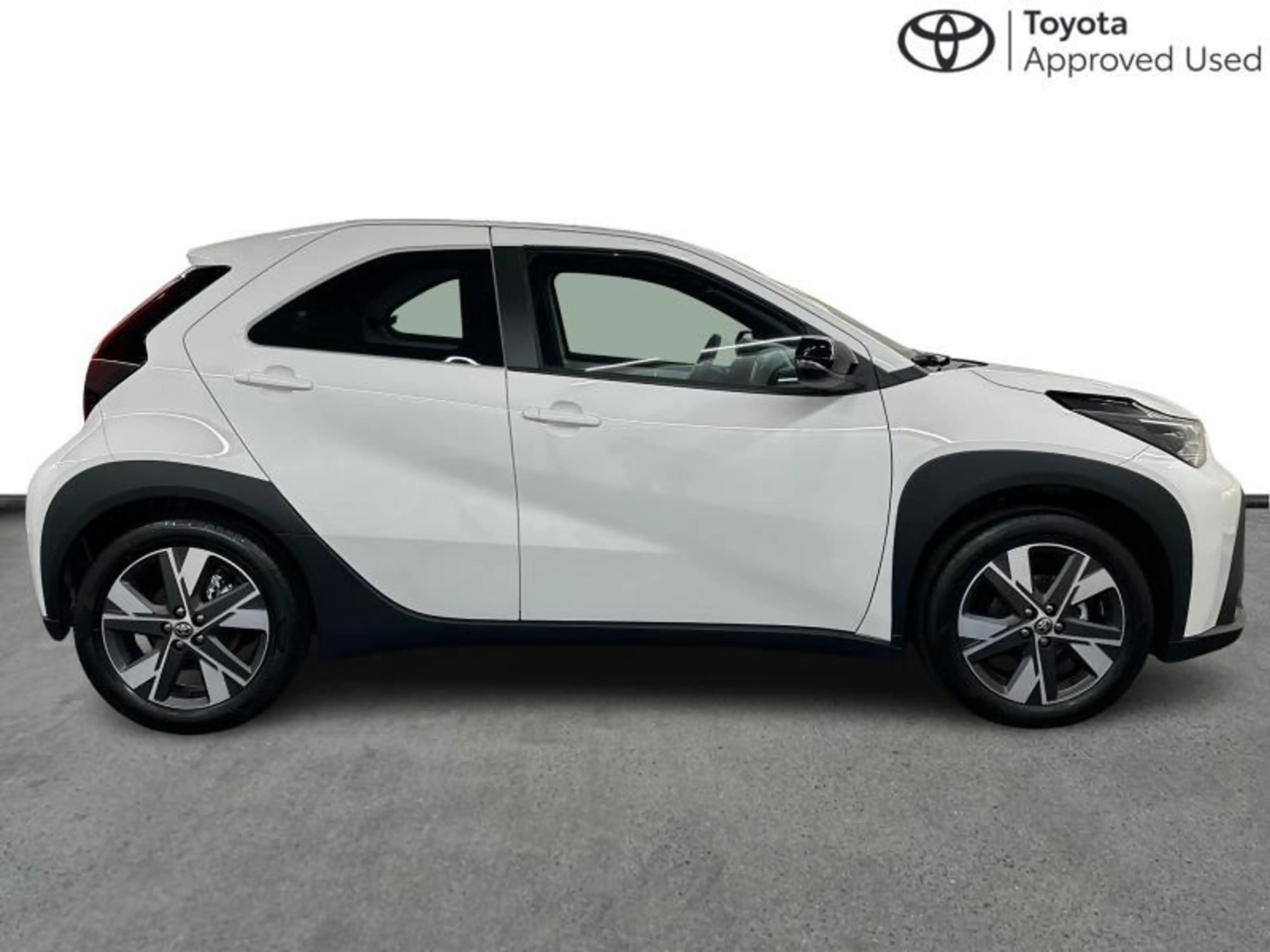 Toyota Aygo X 116hp HEV Comfort | heated seats — photo 16