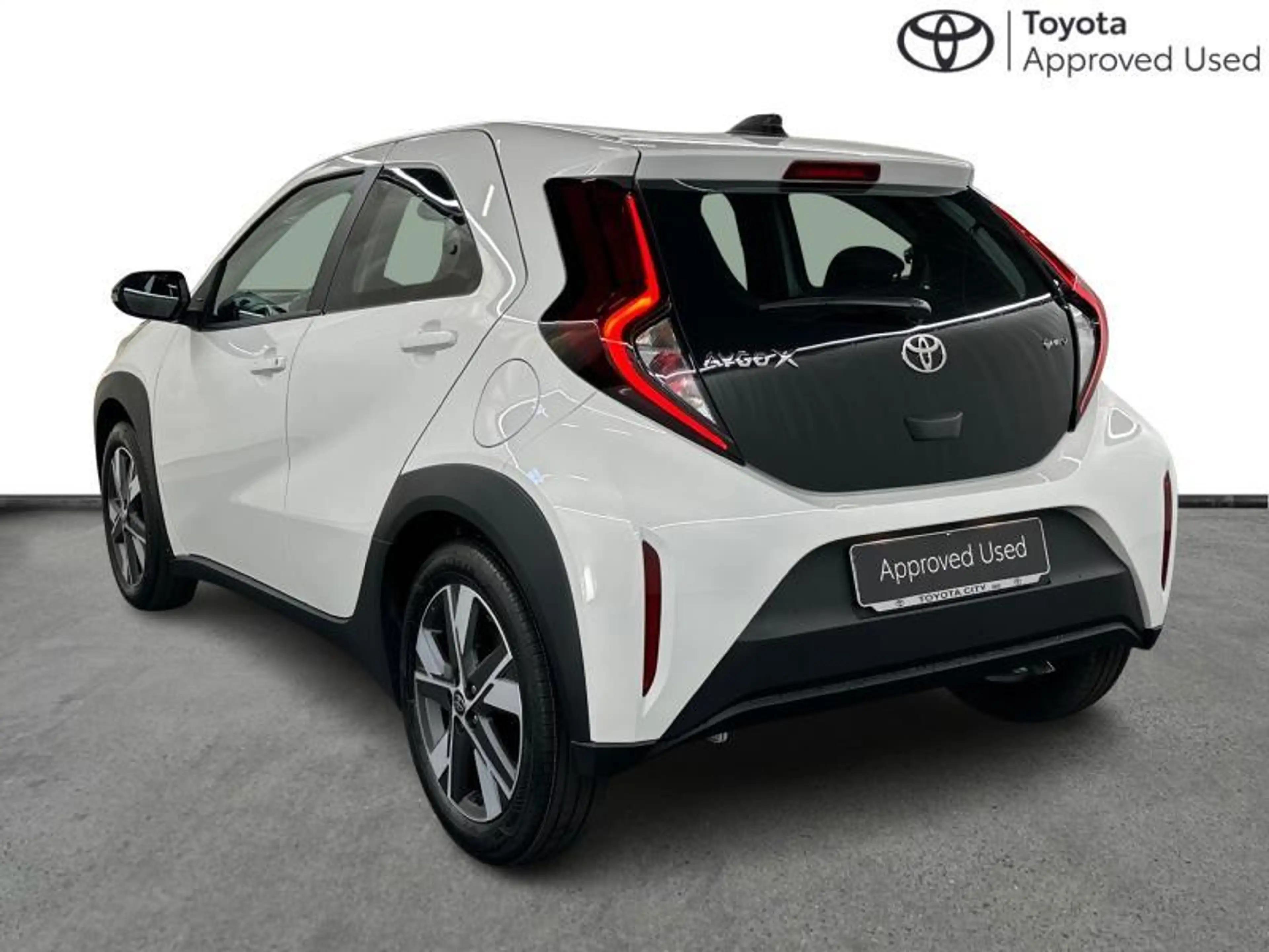 Toyota Aygo X 116hp HEV Comfort | heated seats — photo 3