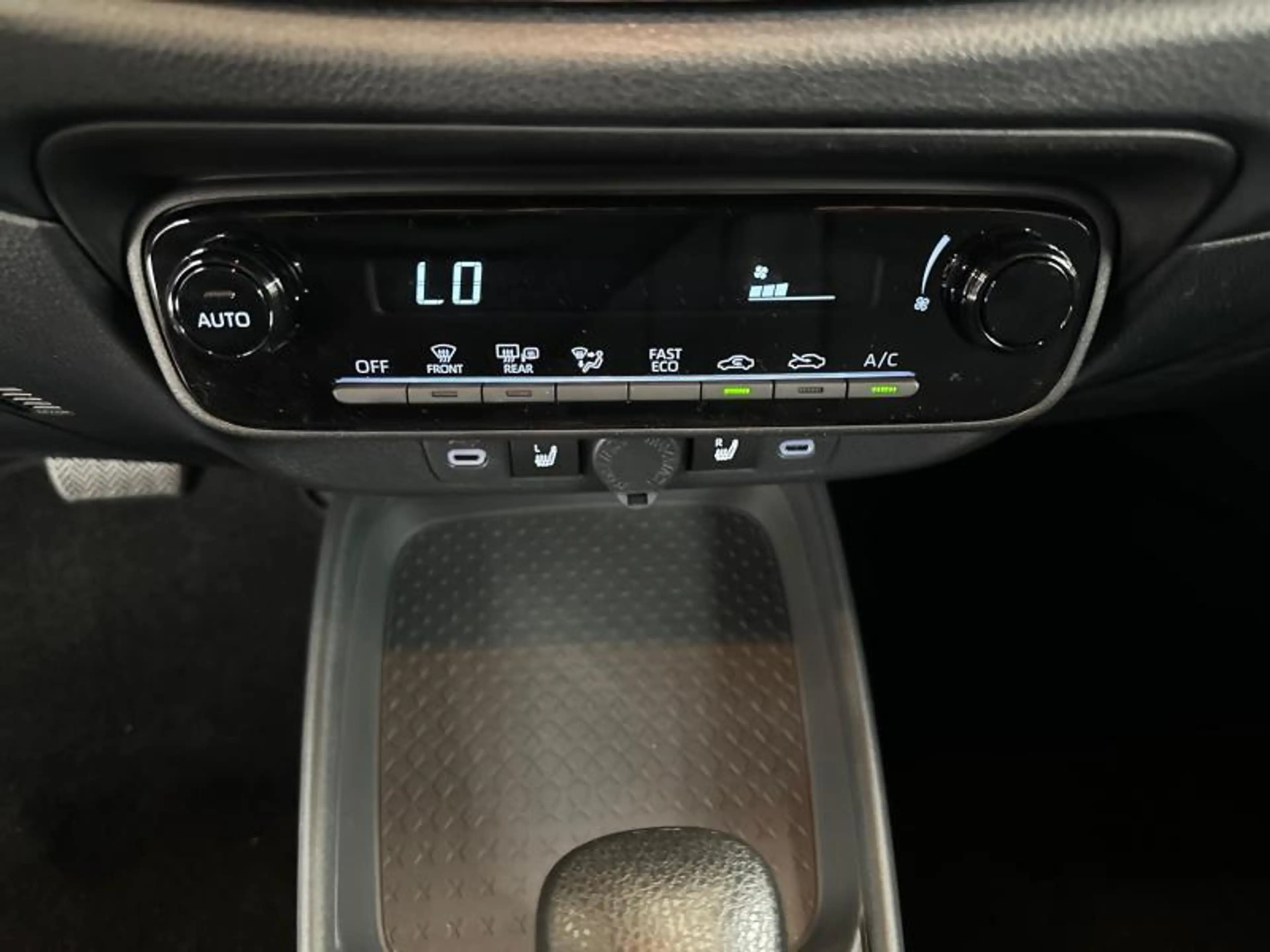 Toyota Aygo X 116hp HEV Comfort | heated seats — photo 23