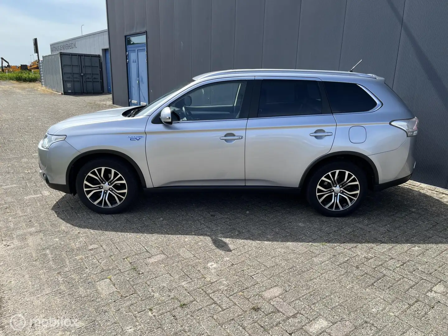 Mitsubishi Outlander 2.0 PHEV Business Edition X-Line trekhaak Gris - 2