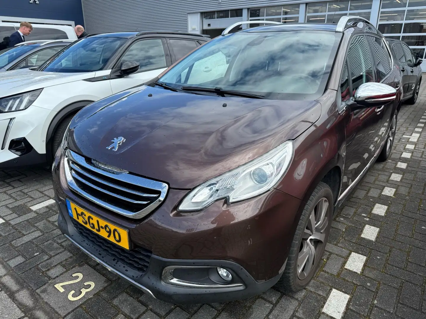 Peugeot 2008 1.6 VTi Féline Bruin - 2