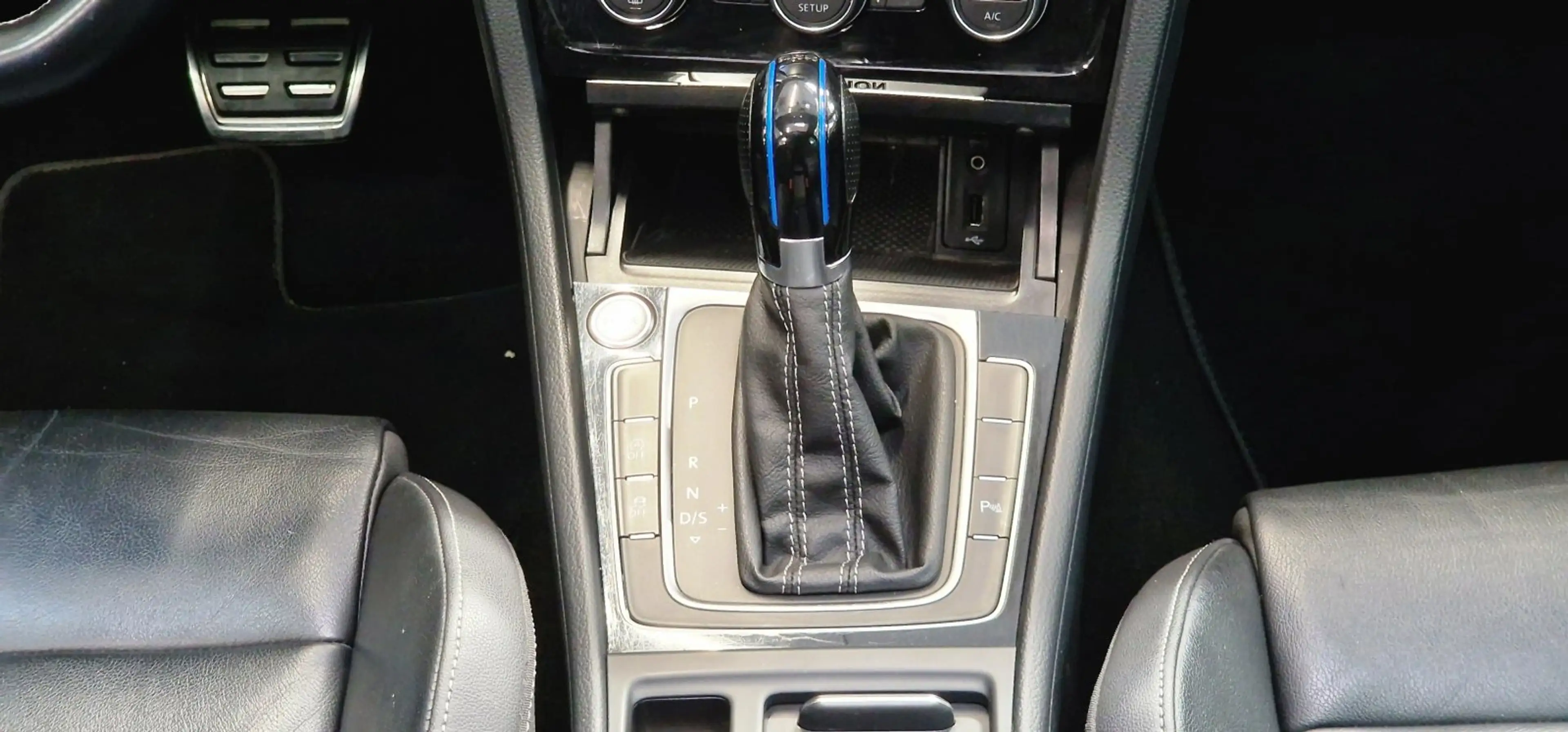 Volkswagen Golf R 2.0 TSI 4Motion DSG *Pano*Kamera*Navi*Leder* — photo 15