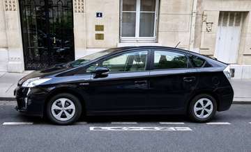 Prius MC 136h Lounge 17"