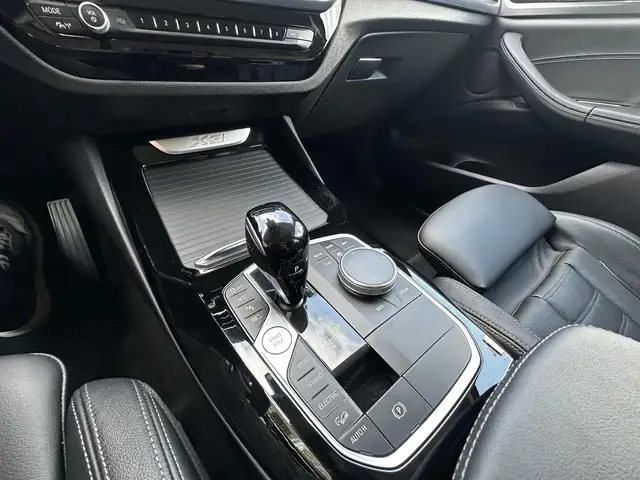 BMW X3 view 10