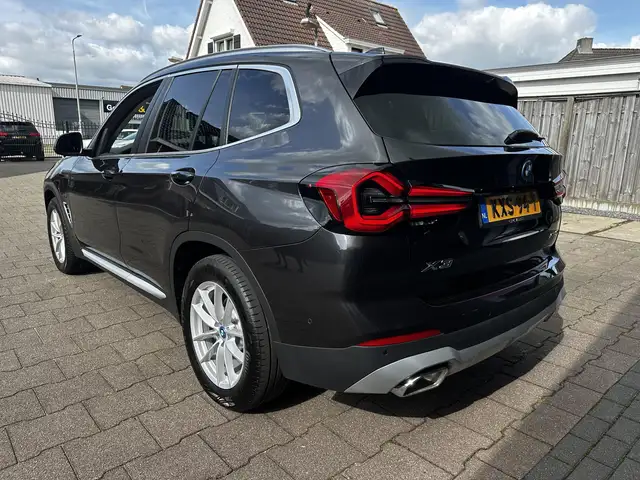 BMW X3 view 9