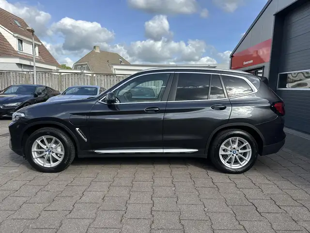 BMW X3 view 5
