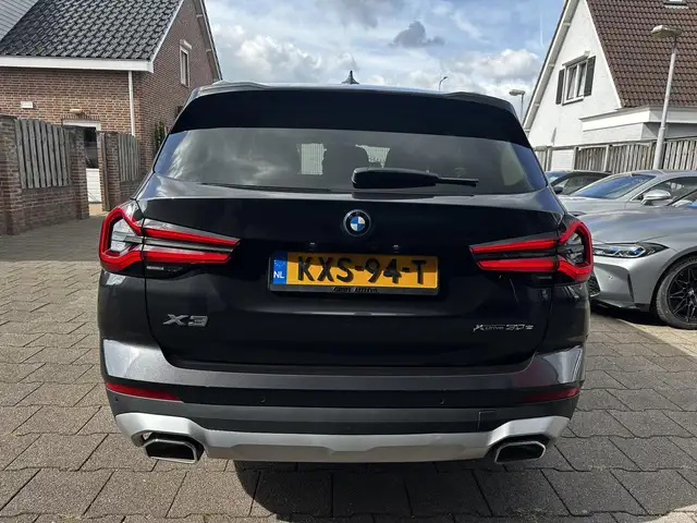 BMW X3 view 13