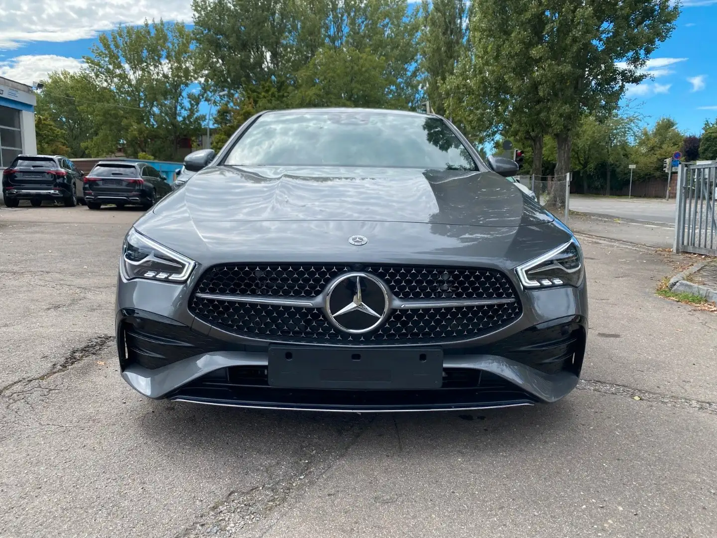 Mercedes-Benz CLA 200 AMG Advanced+/LED/Keyless/31 Km Original Grau - 2