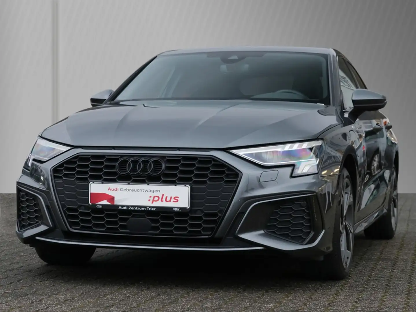 Audi A3 Sportback 40 TFSI e S line Grau - 2