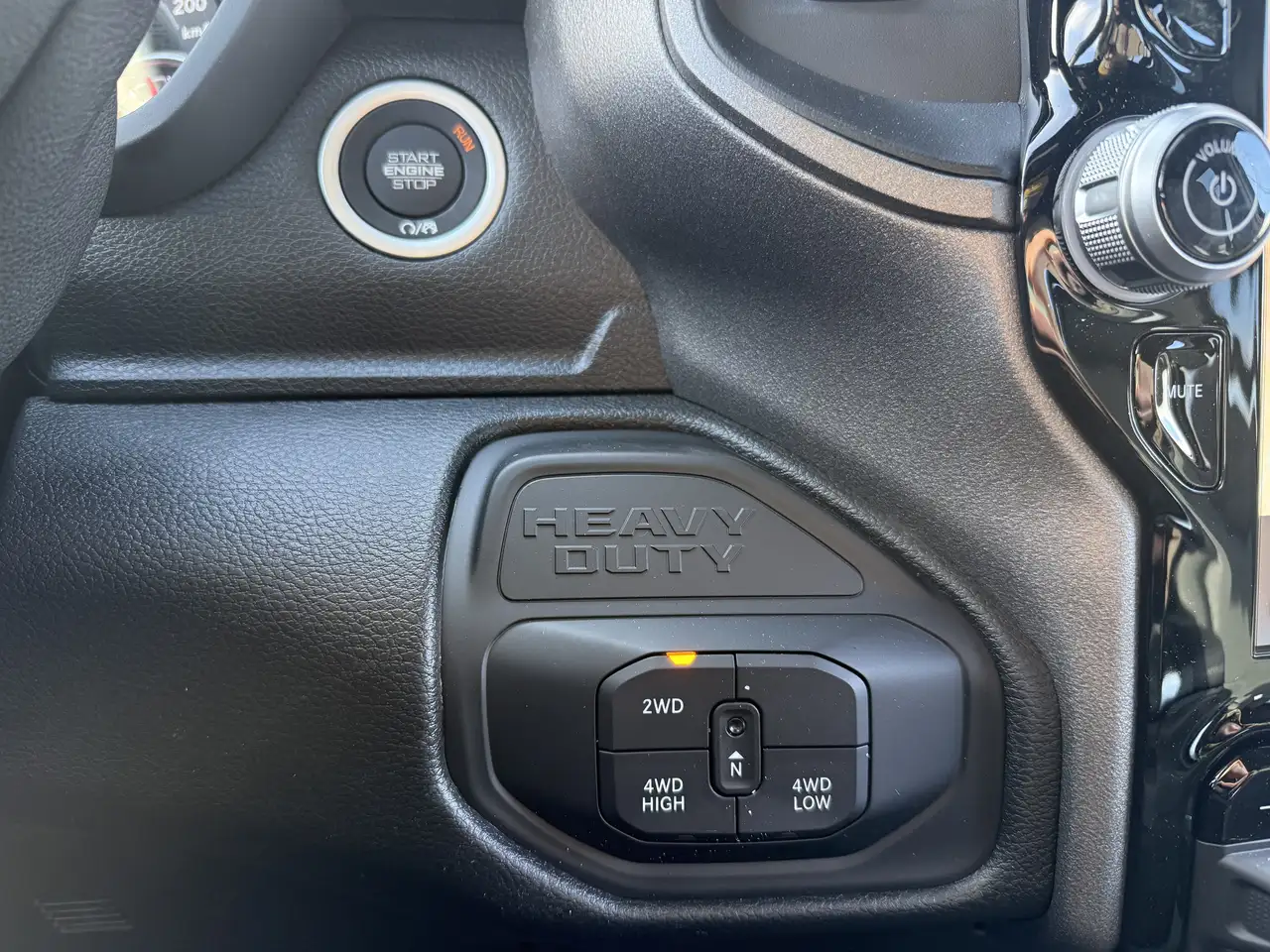RAM 2500 снимка RAM 2500