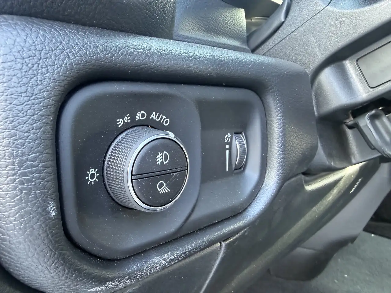 RAM 2500 снимка RAM 2500