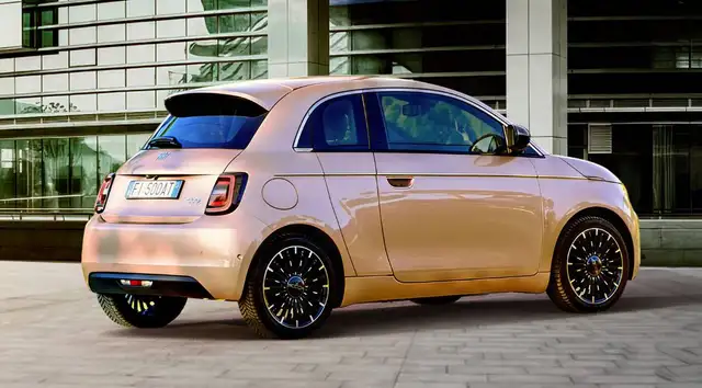Fiat 500e view 7