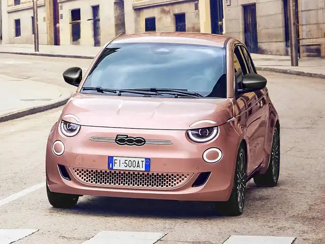 Fiat 500e view 10
