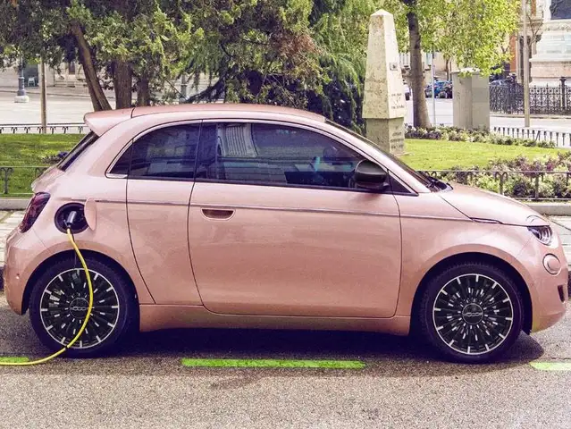 Fiat 500e view 8