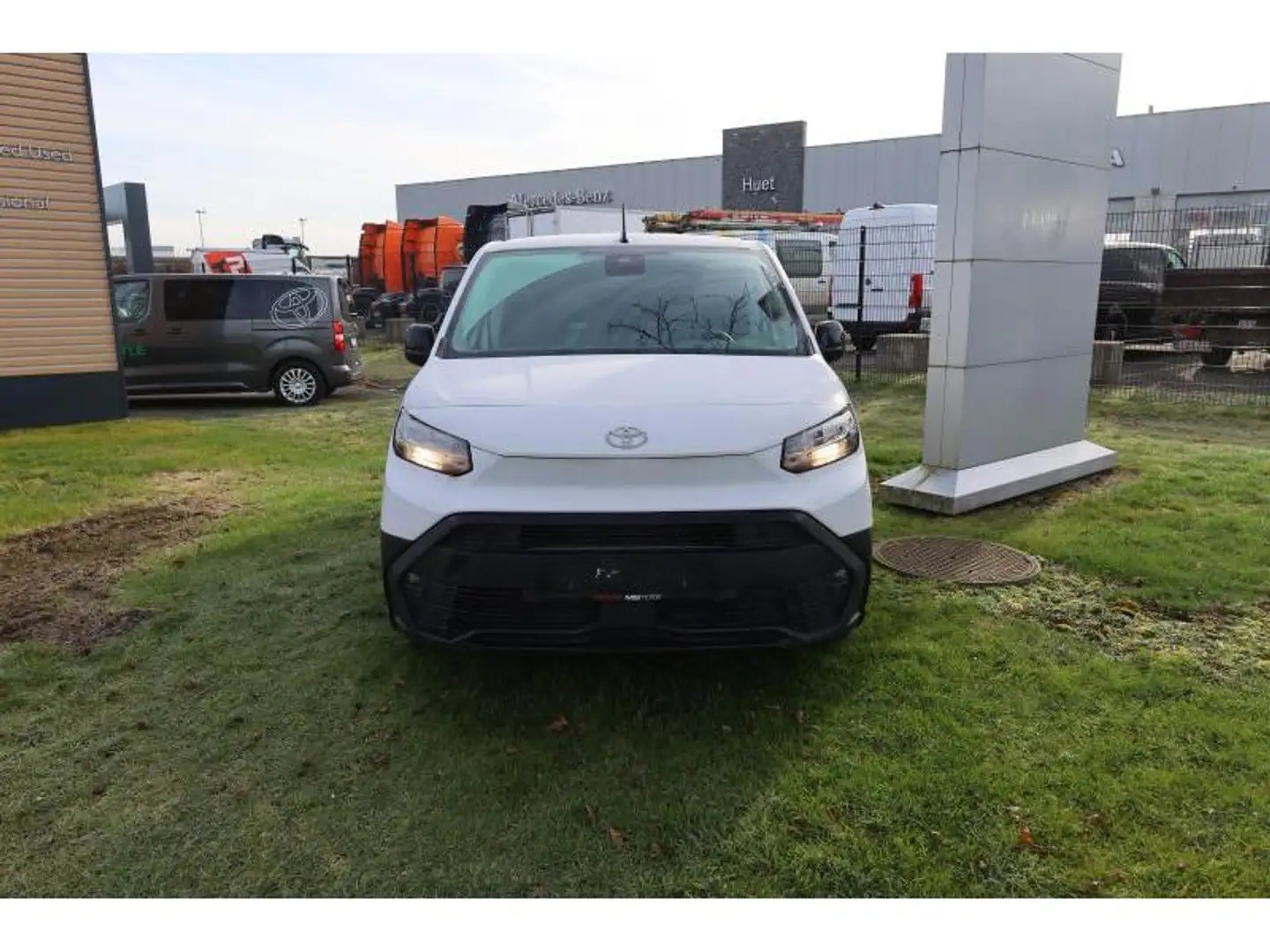 Toyota Proace City Diesel MT Comfort JAMAIS IMMAT Blanc - 2