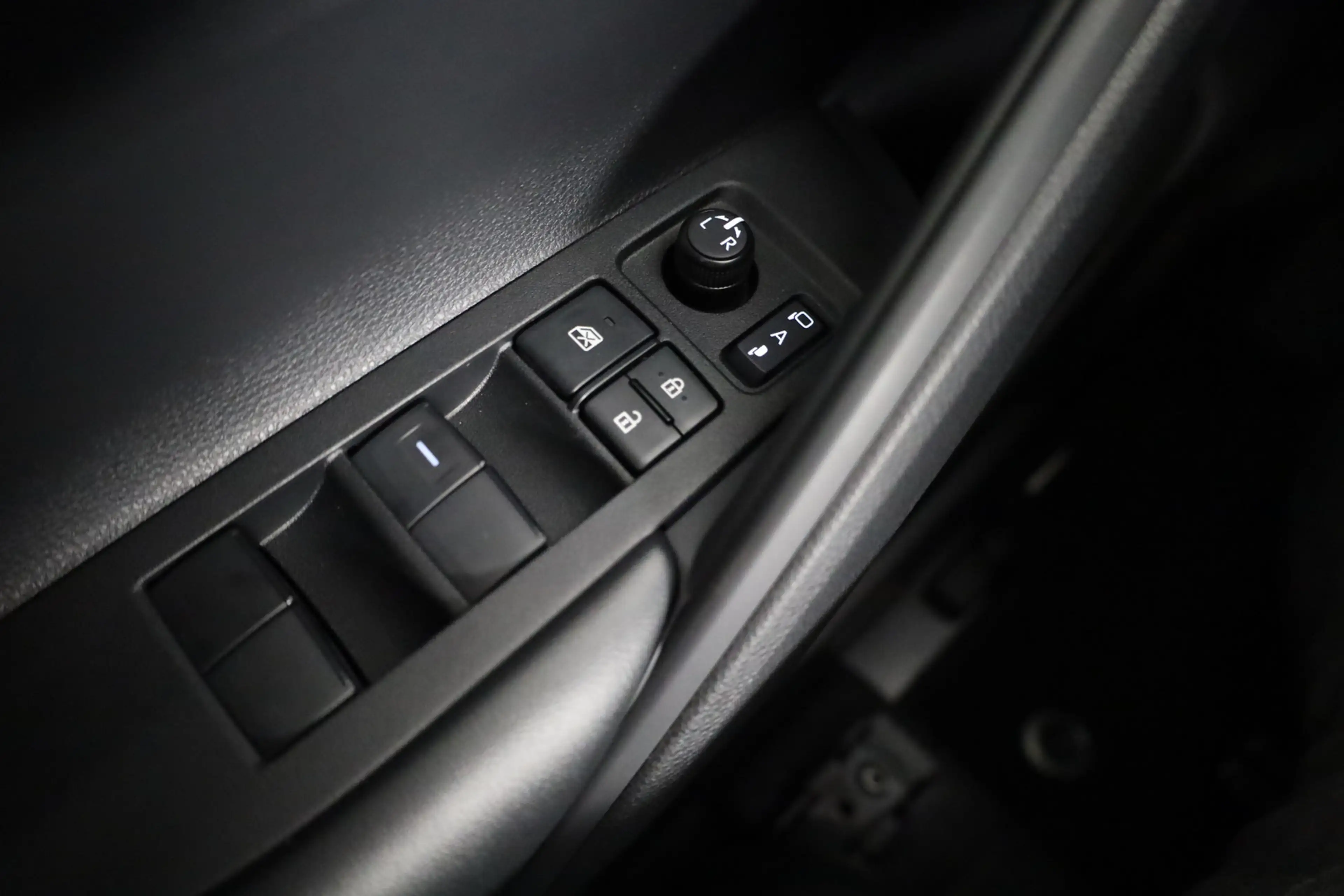 Toyota Corolla Cross Hybrid 140 Active — photo 12