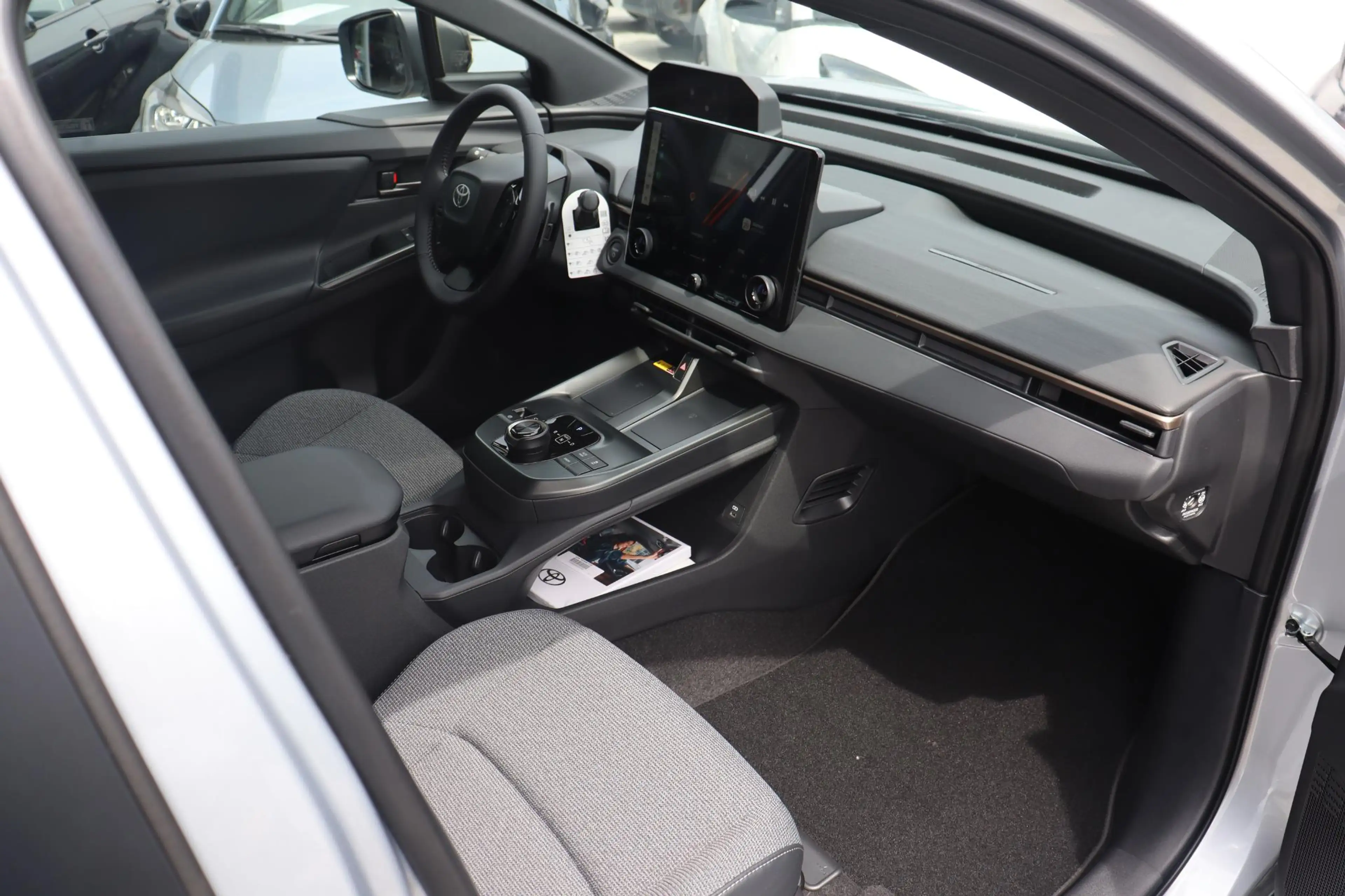 Toyota bZ4X Touring Dynamic limited 75 kWh €3.000 Inruil Voord — photo 3
