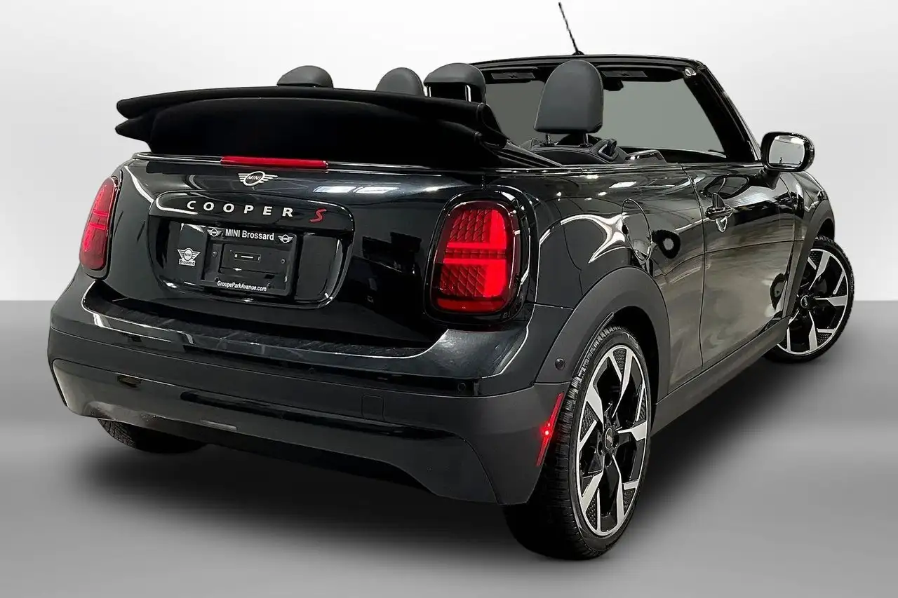 MINI Convertible снимка MINI Convertible