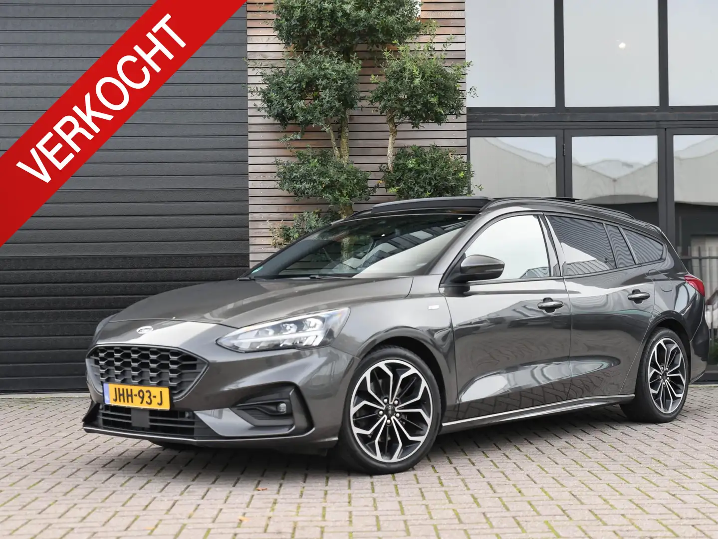 Ford Focus Wagon 1.5 EcoBoost ST Line Business Grijs - 1