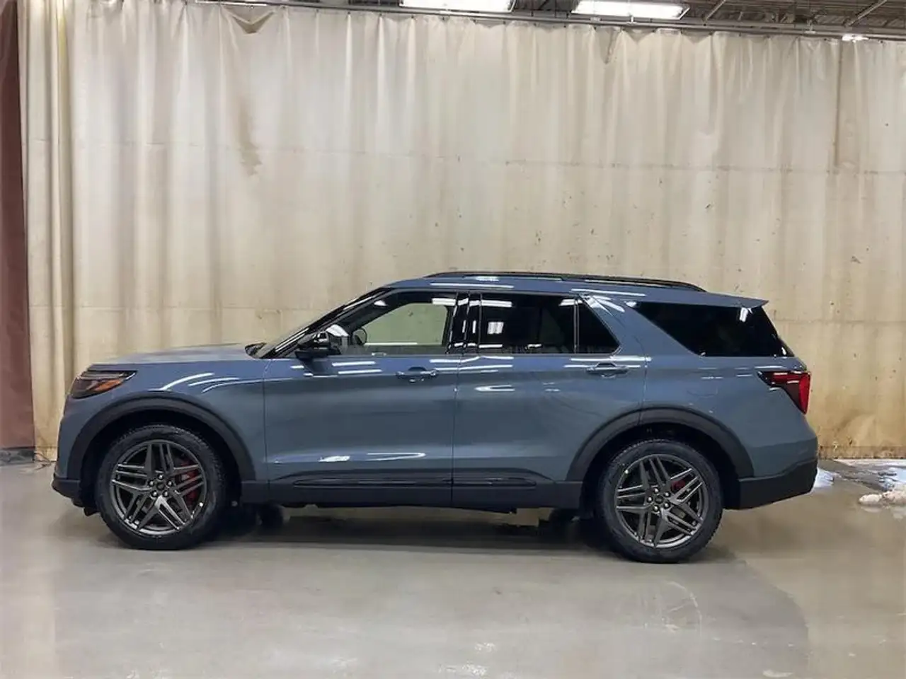 Ford Explorer снимка Ford Explorer