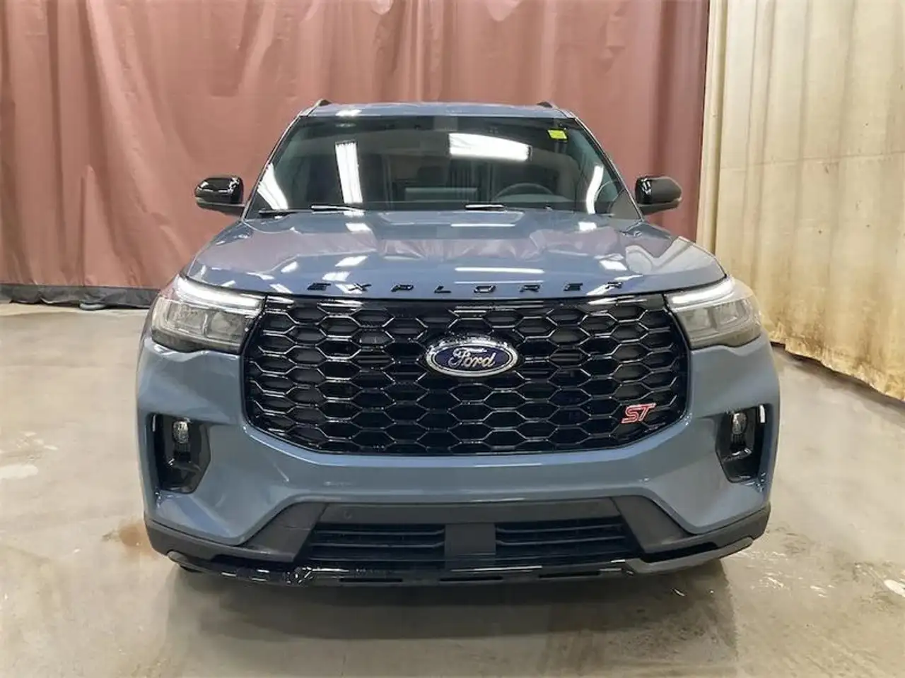Ford Explorer снимка Ford Explorer