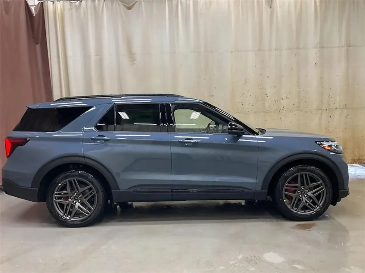 Ford Explorer снимка Ford Explorer