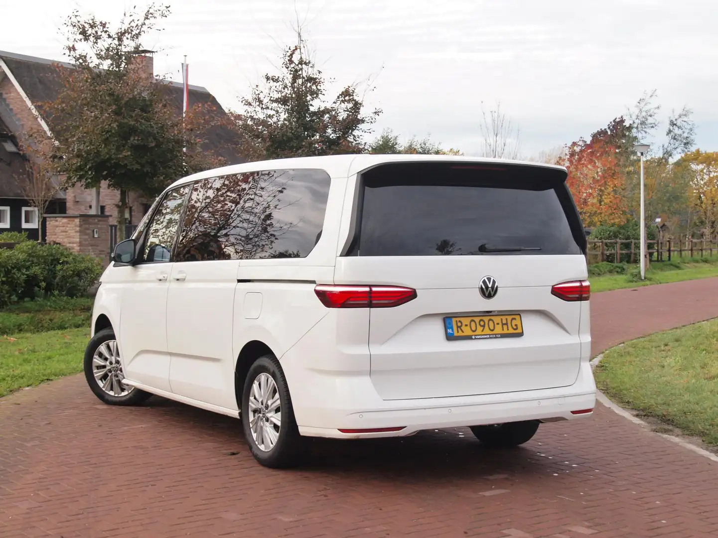 Volkswagen T7 Multivan 1.4 eHybrid L2H1 Life | 7-persoons | Camera | Crui Wit - 2